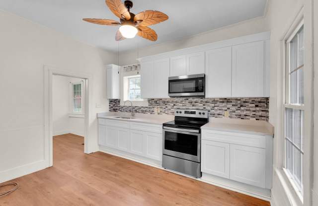 Charming 2-Bedroom Home in Arcadia with Updated Kitchen and Fenced Backyard! Gallery 3