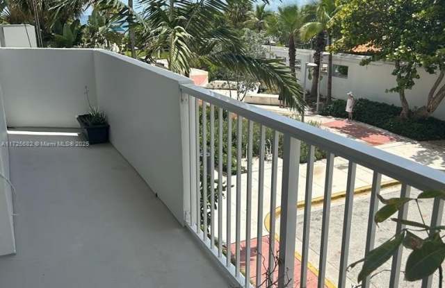 4301 Collins Ave photos photos