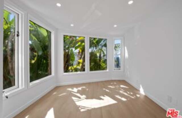 9315 Lloydcrest Drive Gallery 1