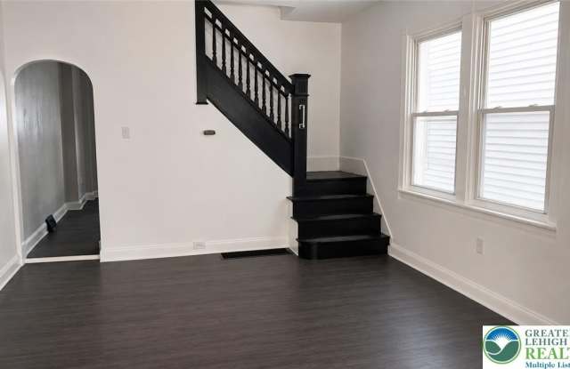 622 Locust Gallery 3
