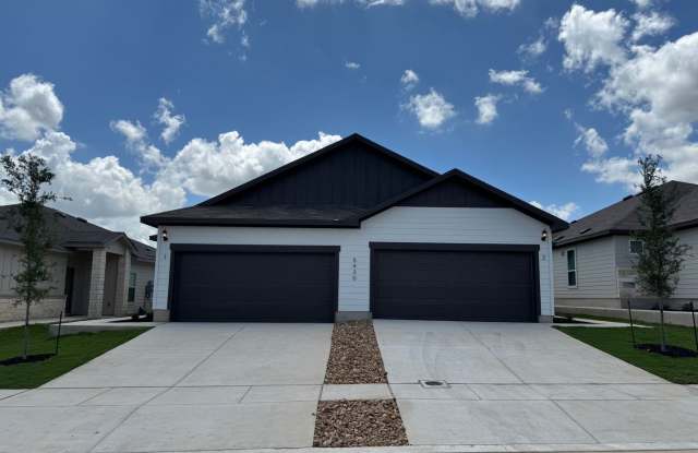 NEW DUPLEX W/ EASY ACCESS TO RANDOLPH AFB, FT. SAM,  BAMC*ISLAND KITCHEN FEATURING STAINLESS STEEL APPLIANCES photos photos