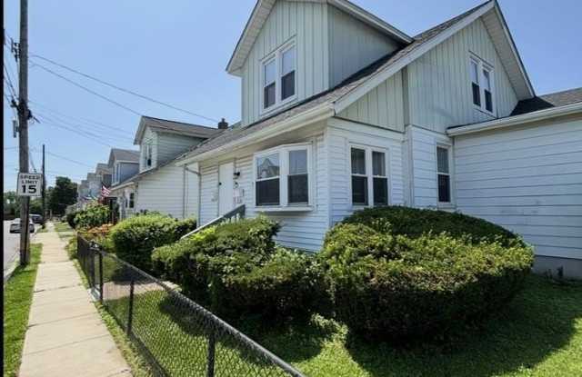 2126 REDWOOD AVENUE photos photos