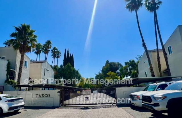 2200 Laguna Cir photos photos