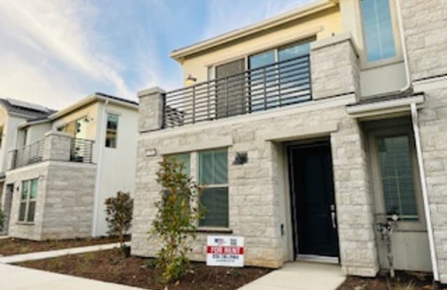 576 W. Balsam Ln. - 576 West Balsam Lane, Clovis, CA 93611