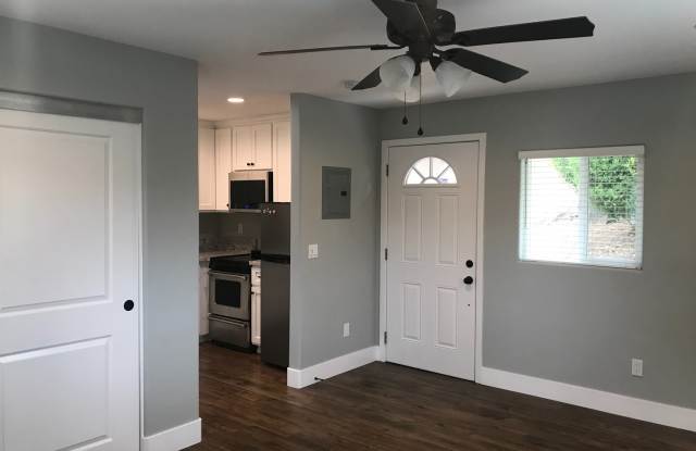GORGEOUS TOTALLY REMODELED STUDIO/GRANNY FLAT! - 13758 Lakeview Court, Lakeside, CA 92040