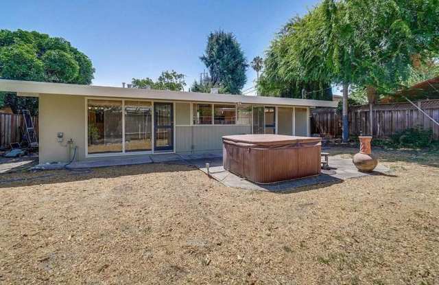 3 Bed 2 Bath Home w/ Bonus Room in Palo Alto. photos photos