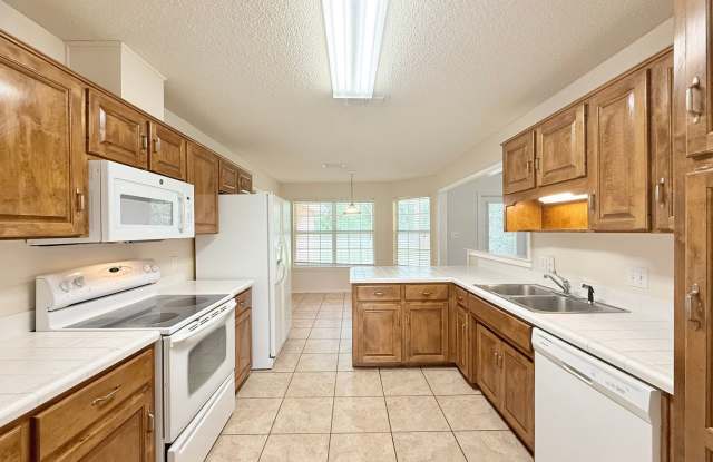 Spacious 4-Bedroom Home - Woodbine Springs Gallery 4