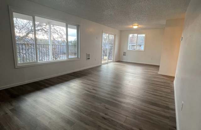 2 Bedroom 1.5 Bathroom Apartment - Close to Oregon Tech and Sky Lakes! photos photos