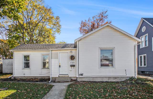 705 E 3rd St photos photos