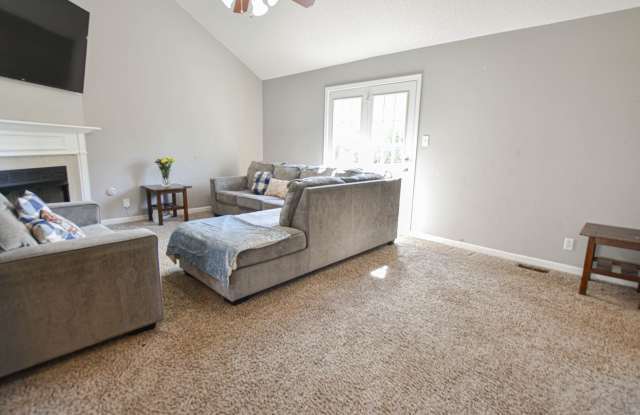 Pet Friendly Three Bedroom! Gallery 4