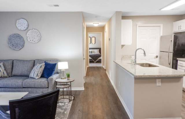 1 Park Central Apartments Gallery 2