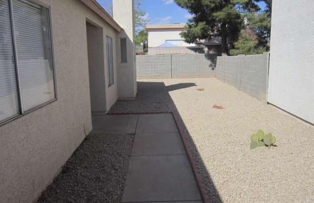 8820 W GREENBRIAN Drive Gallery 2
