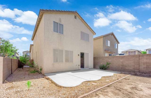 Large 4 bedroom home! A must see! photos photos