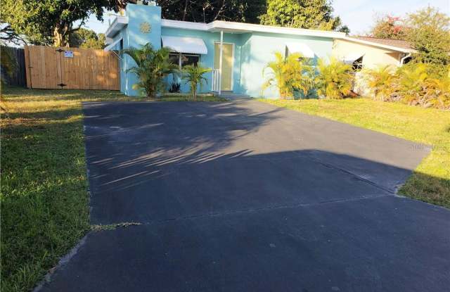 443 92ND AVENUE N - 443 92nd Avenue North, St. Petersburg, FL 33702