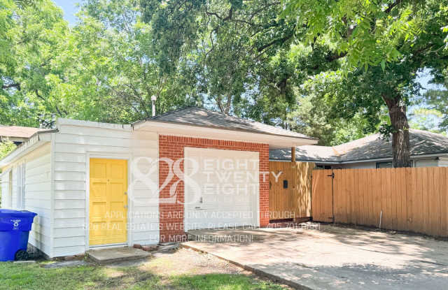**COMING SOON FOR JUNE 2026 MOVE IN!** 3 BED/2 BATH DUPLEX - CLOSE TO CAMPUS! photos photos