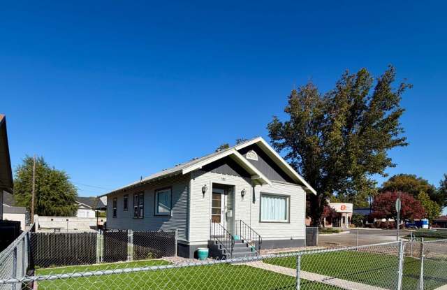 Freshly painted and remodeled Two bed room home in Caldwell Idaho Gallery 1