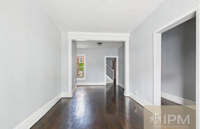 Available Now! Spacious 5 Bedroom, 1 Bath Home in Downtown York! photos photos