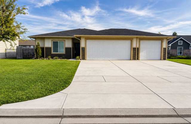 Spacious 3-Bedroom Home with Huge Backyard & Primary Ensuite photos photos Spacious 3-Bedroom Home with Huge Backyard & Primary Ensuite photos photos