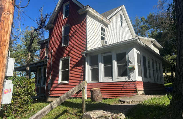 Large 3 Bedroom House - Downtown - Available May 19, 2027! Gallery 1