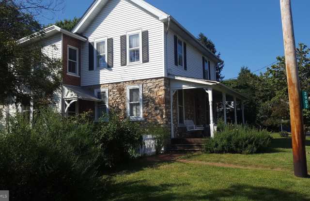 2902 LOWER SAUCON Road photos photos