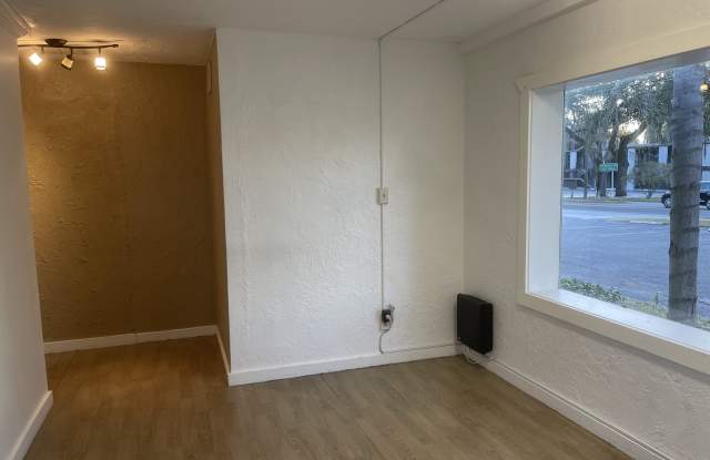 101 E Robertson St Gallery 3