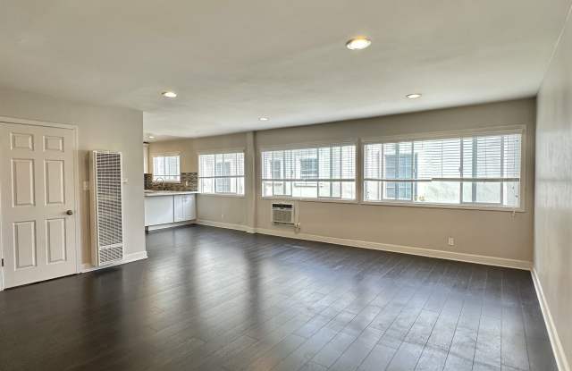 1124 Sherbourne Dr Gallery 4