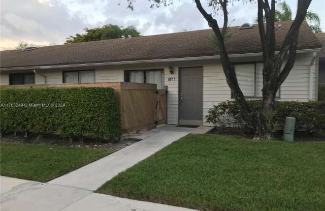 9811 NW 36th St photos photos