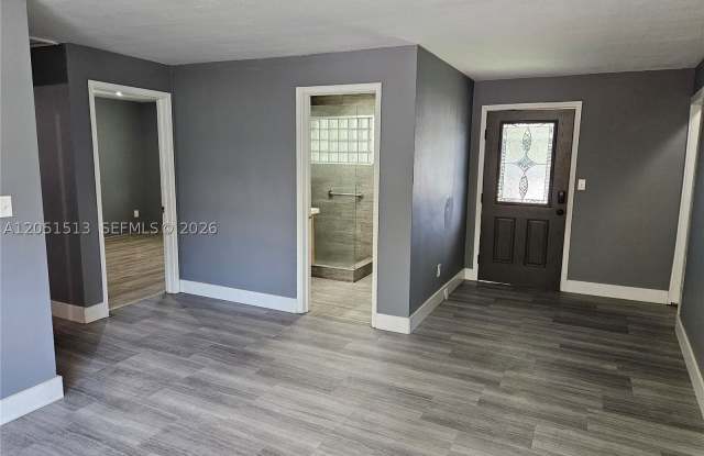 5627 SW 26th St photos photos