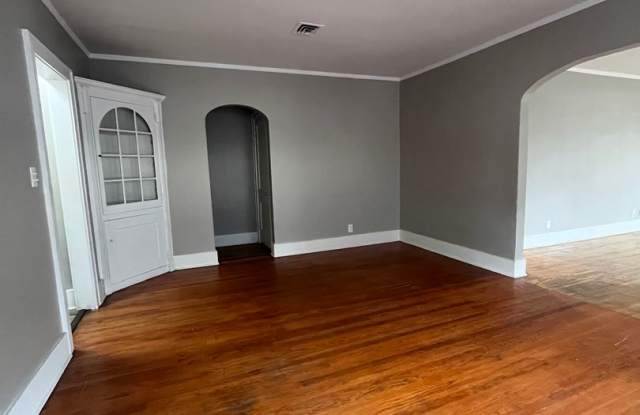 3 Bedroom 3 Bath Townhome Available Now! Gallery 4
