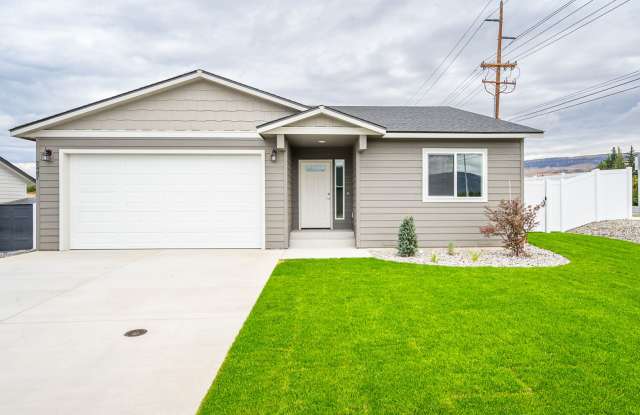 3 bed, 2 bath - newer construction with fenced yard! Weekly landscaping included. Gallery 3