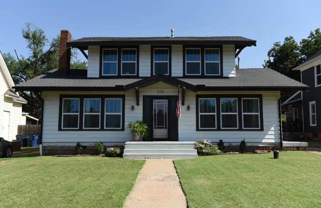 Charming 3 bedroom, 2 bathroom 2-story home in the heart of Guthrie photos photos