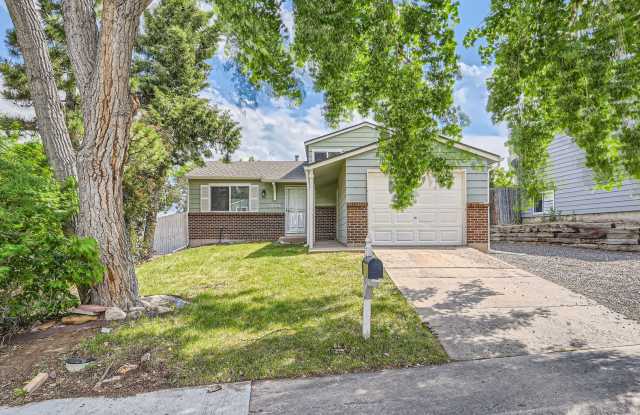 Spacious 3-Bedroom Aurora Home with Fenced Yard, Garage & Central AC photos photos