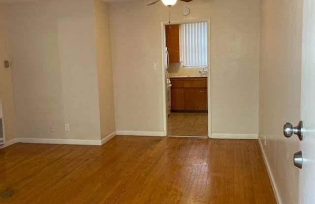 947 E BROADWAY #10 Gallery 2