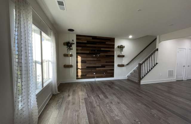 44788 TIVERTON SQUARE Gallery 3