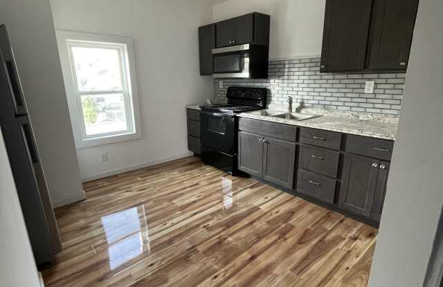 2210 Woodlawn Avenue photos photos