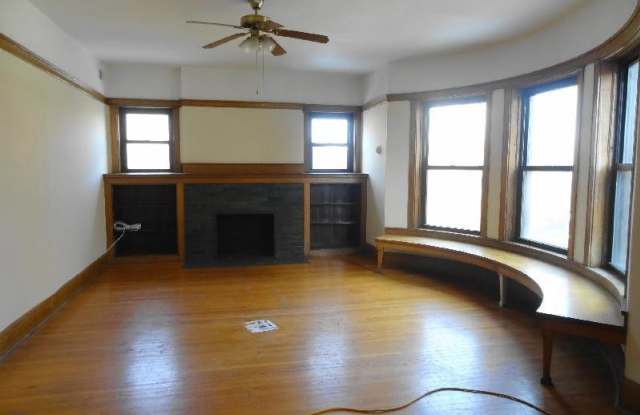 5008 N Sheridan Road Gallery 2