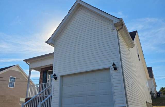 Nice 3 BR, 2 BA, with garage in LaVergne by Carter Realty Advisors Gallery 3