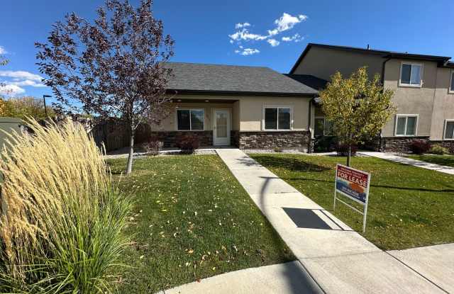 2 BEDROOM, 2 BATHROOM TOWNHOUSE WITH 2 CAR ATTACHED GARAGE Gallery 3