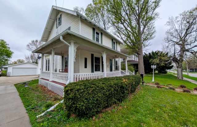 517 1st Avenue West - 517 1st Avenue West, Newton, IA 50208