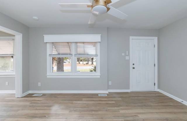 1400 Rosewood Avenue Gallery 3