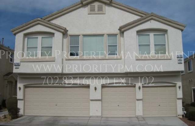 ~IMMACULATE TOWNHOME! Gated Access! 2 Primary Bedrooms! 1 Car Attached Garage! DO NOT MISS THIS! photos photos