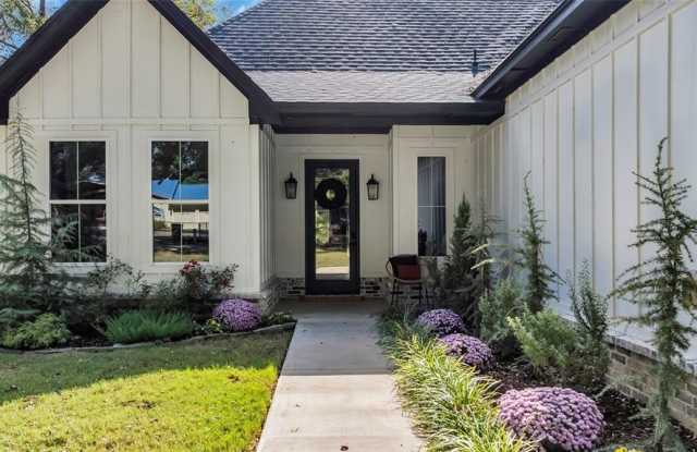 8913 Pear Street photos photos