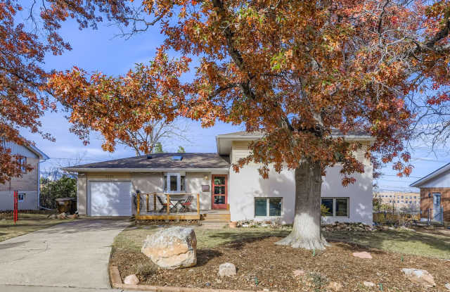 BEAUTIFUL 3 Bed 2 Bath Home in Boulder-Available Mid January - 2425 Dartmouth Avenue, Boulder, CO 80305
