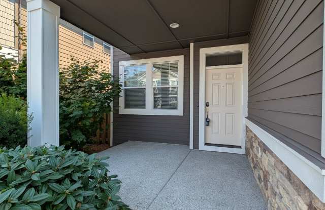 HUGE 4 bdrm plus Den & Bonus room House in Everett's Riverfront Neighborhood Gallery 3