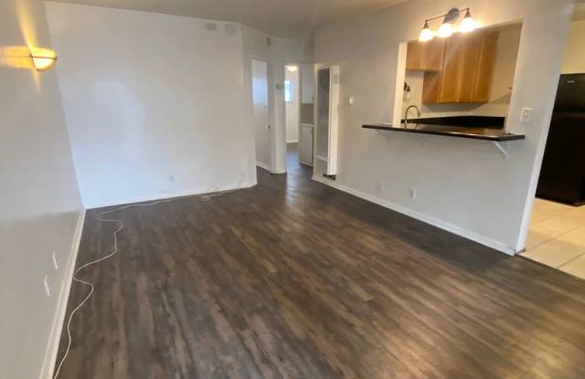 4937 Coronado Ave! Spacious 2 Bed-1 Bath Unit in OB! Gallery 3