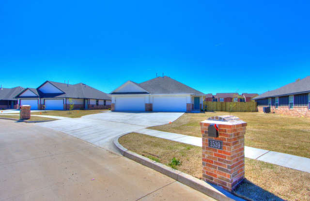 3 Bedroom 2 Car Garage In El Reno!!!! Gallery 1