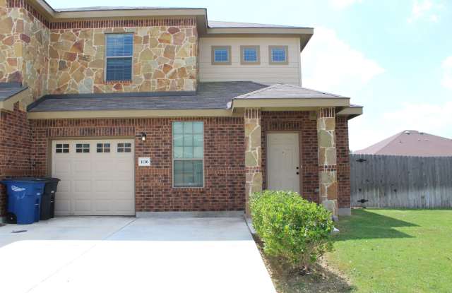 3/2.5/2 Two story Duplex / Easy for commuters/ Minutes from Shopping, Restaurants, & Entertainment/ CISD photos photos