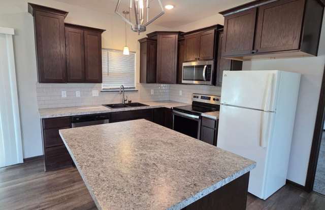 1553 N Aster Cir(ANDOVER) - 3 Bedroom, 2 Bath - 3 Car Garage - $1,600 photos photos