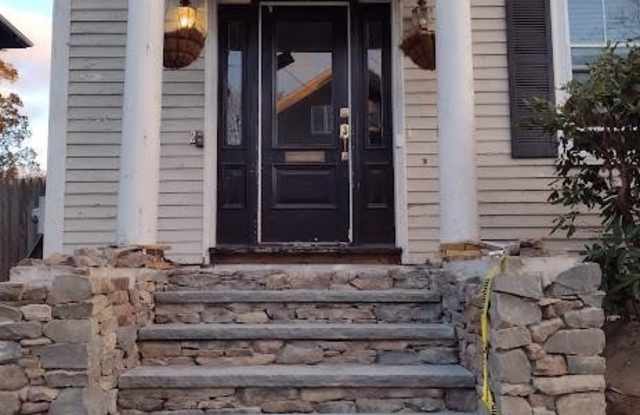 13 Bliss Road - 13 Bliss Road, Newport, RI 02840