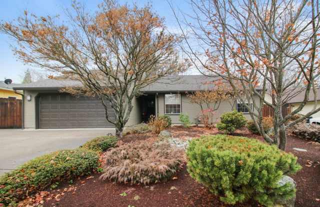 Beautiful home with large fenced yard and gardens - 140 Offord Circle, Jacksonville, OR 97530